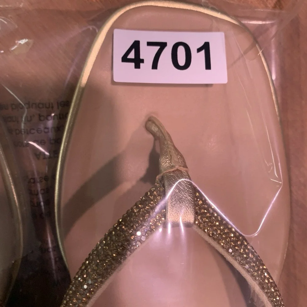 Vionic Vista Shine Womens Athletic Gold Metallic Size 8.5M Square Toe Thong